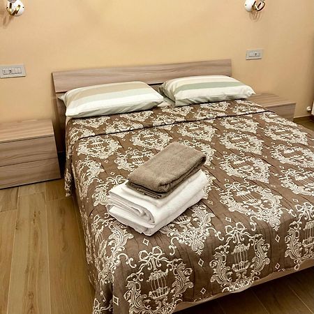 Affittacamere La Quiete Arona Zewnętrze zdjęcie